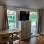 Mobilhomes Cozy 2 Ou 3 En Bordure D'étang 3 étoiles Campeggio Ivry-la-Bataille