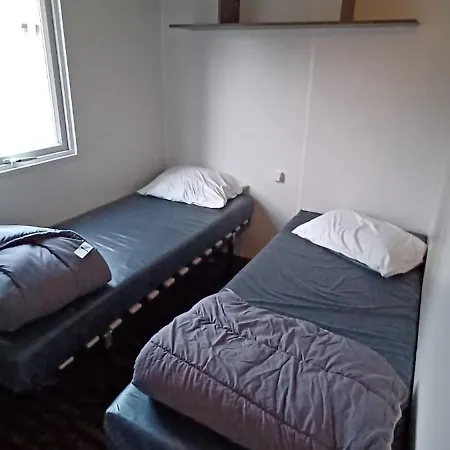 مكان تخييم Mobilhomes Cozy 2 Ou 3 En Bordure D'etang 3 Etoiles Ivry-la-Bataille