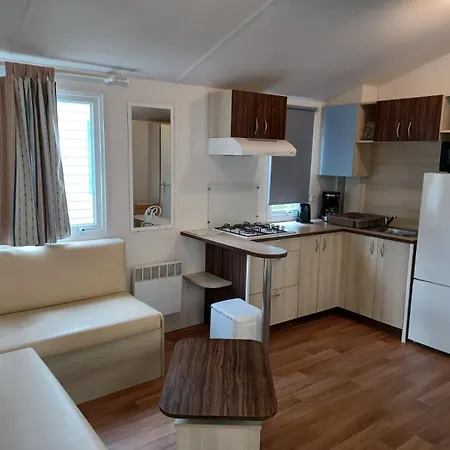 مكان تخييم Mobilhomes Cozy 2 Ou 3 En Bordure D'etang 3 Etoiles *