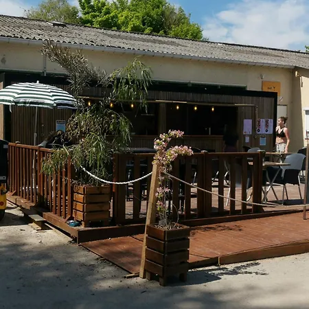 Camping Mobilhomes Cozy 2 Ou 3 En Bordure D'etang 3 Etoiles Ivry-la-Bataille